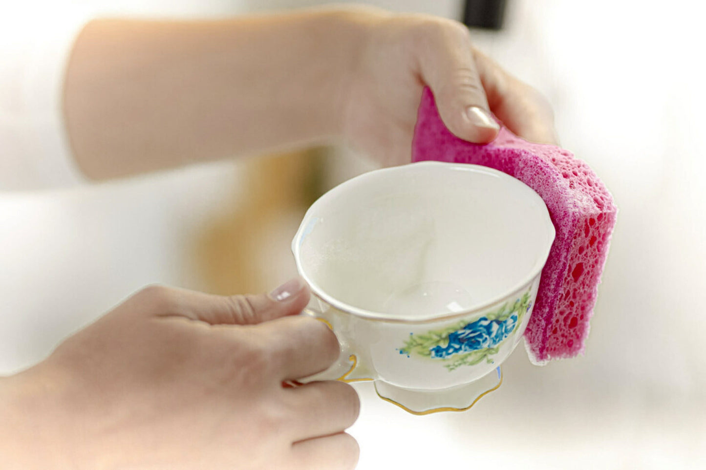 Scotch-Brite Sponge for Delicate Surfaces, Gentle Safe Clean, 3 Scrubbers