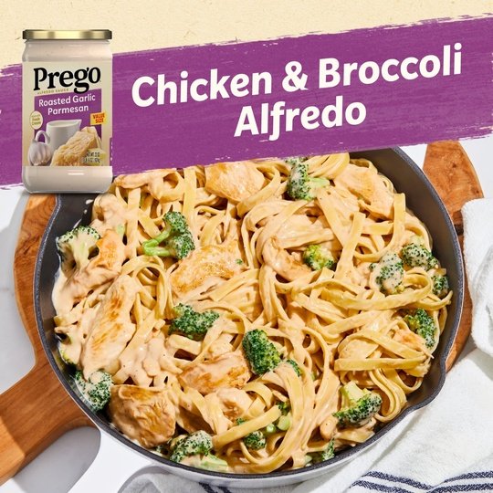 Prego Alfredo Sauce with Roasted Garlic and Parmesan Cheese, 22 oz Jar