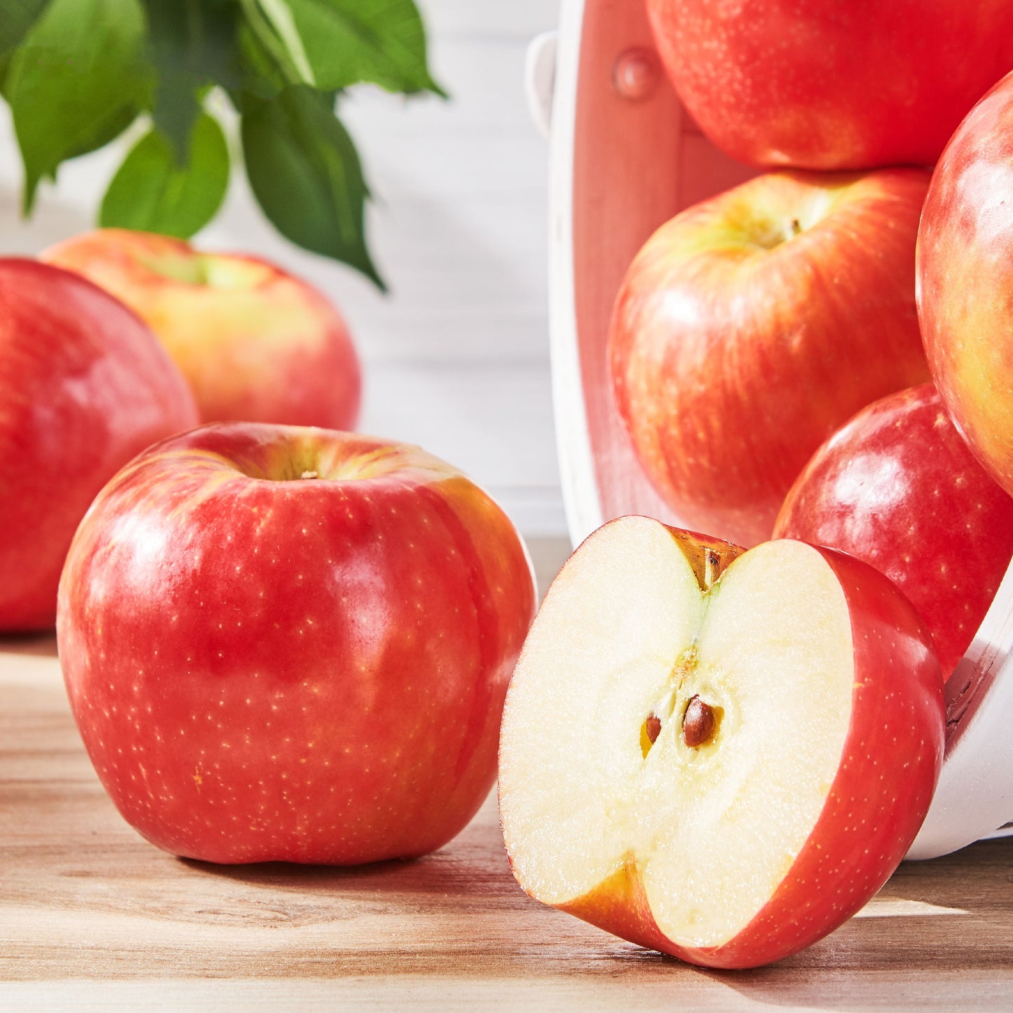 Fresh Honeycrisp Apple, Each