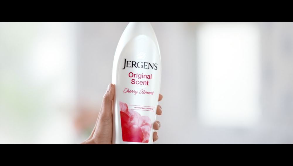 Jergens Hand and Body Lotion, Original Scent Dry Skin Moisturizing Body Lotion, Cherry Almond Essence, 32 Oz