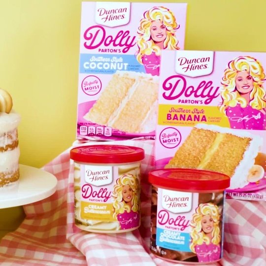 Duncan Hines Dolly Parton's Favorite Banana Flavored Cake Mix, 15.25 oz