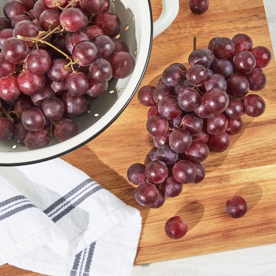 Fresh Red Seedless Grapes, Bag (2.25 lbs/Bag Est.)